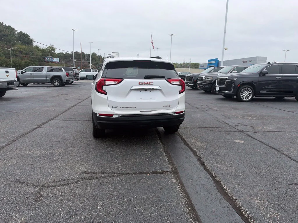 Used 2022 WHITE FROST TRICOAT GMC AT4 image 6