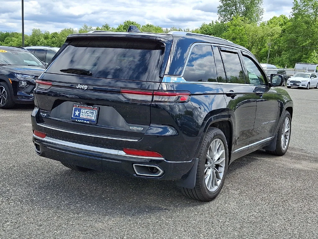 Used 2023 Diamond Black Crystal Pearlcoat Jeep Summit Reserve image 11