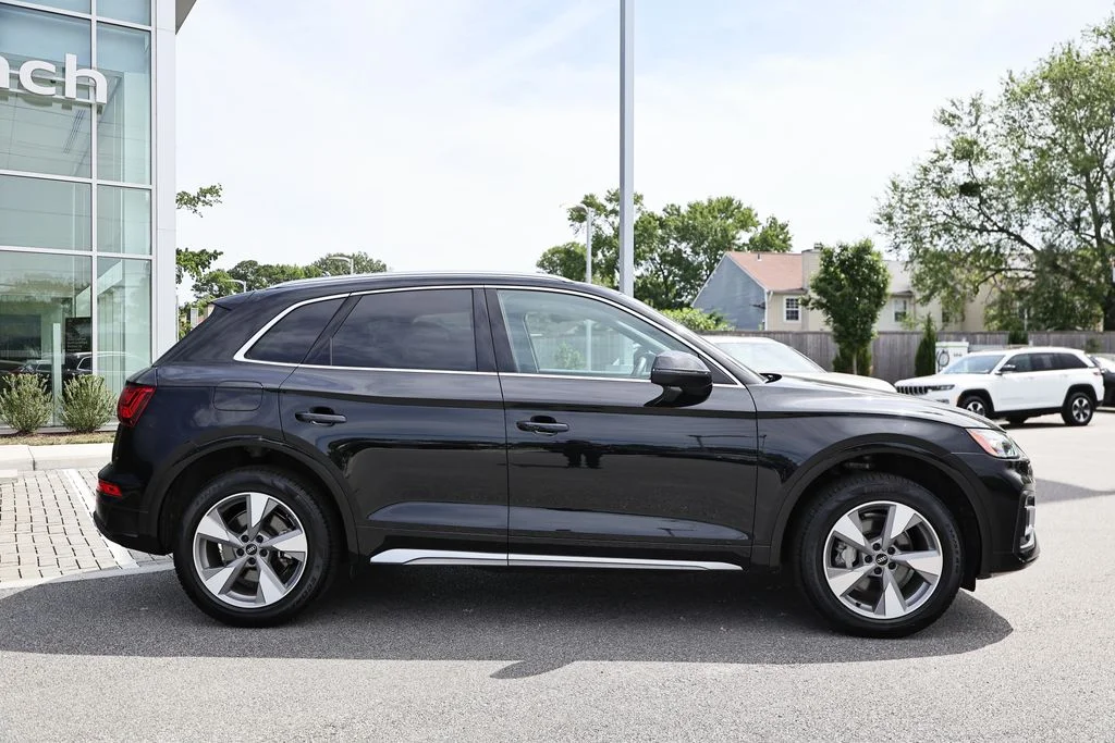Used 2023 Mythos Black Metallic Audi 40 Premium image 4