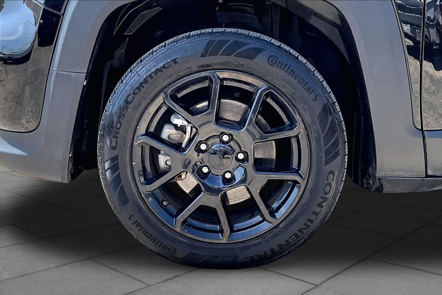 Used 2020 Black Clearcoat Jeep Altitude image 10