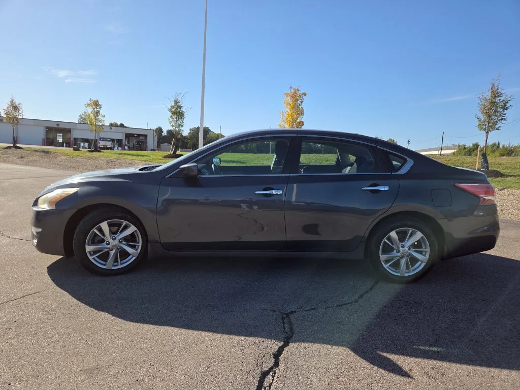 Used 2013 Metallic Slate Nissan 2.5 SV image 18