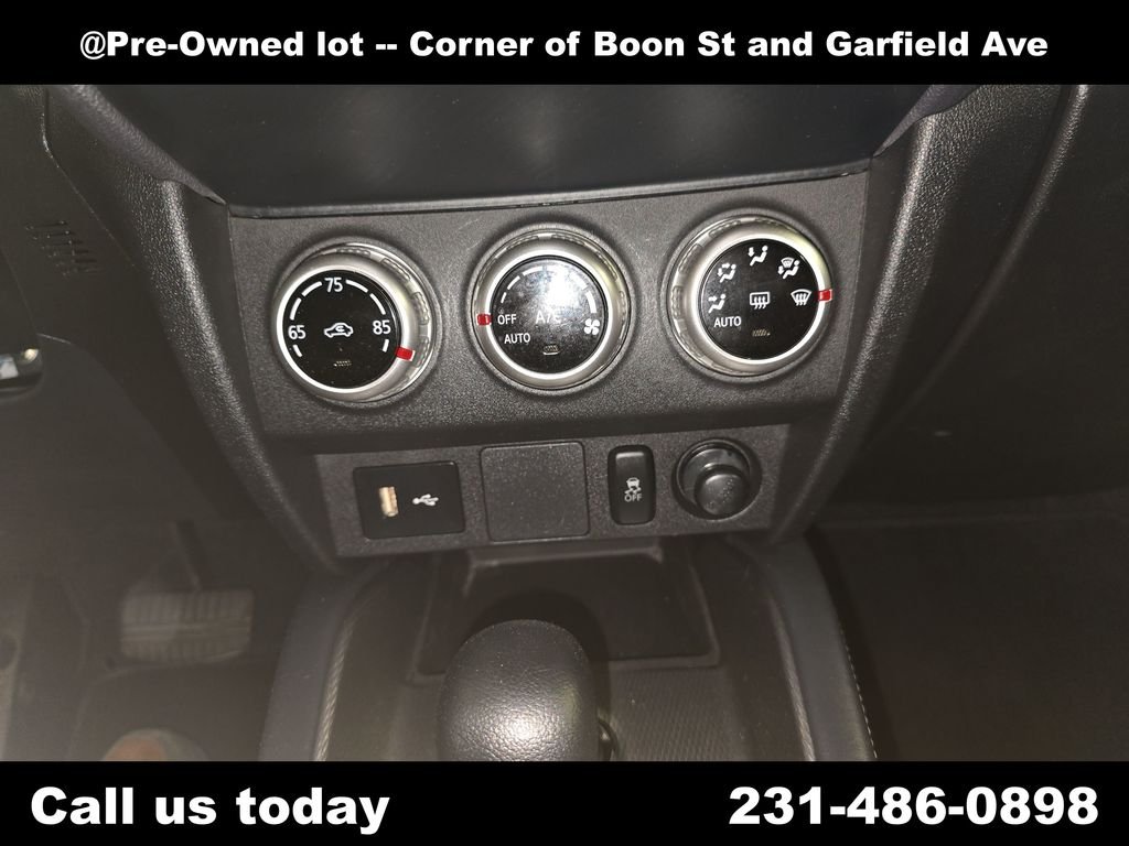 Used 2025  Mitsubishi  image 18