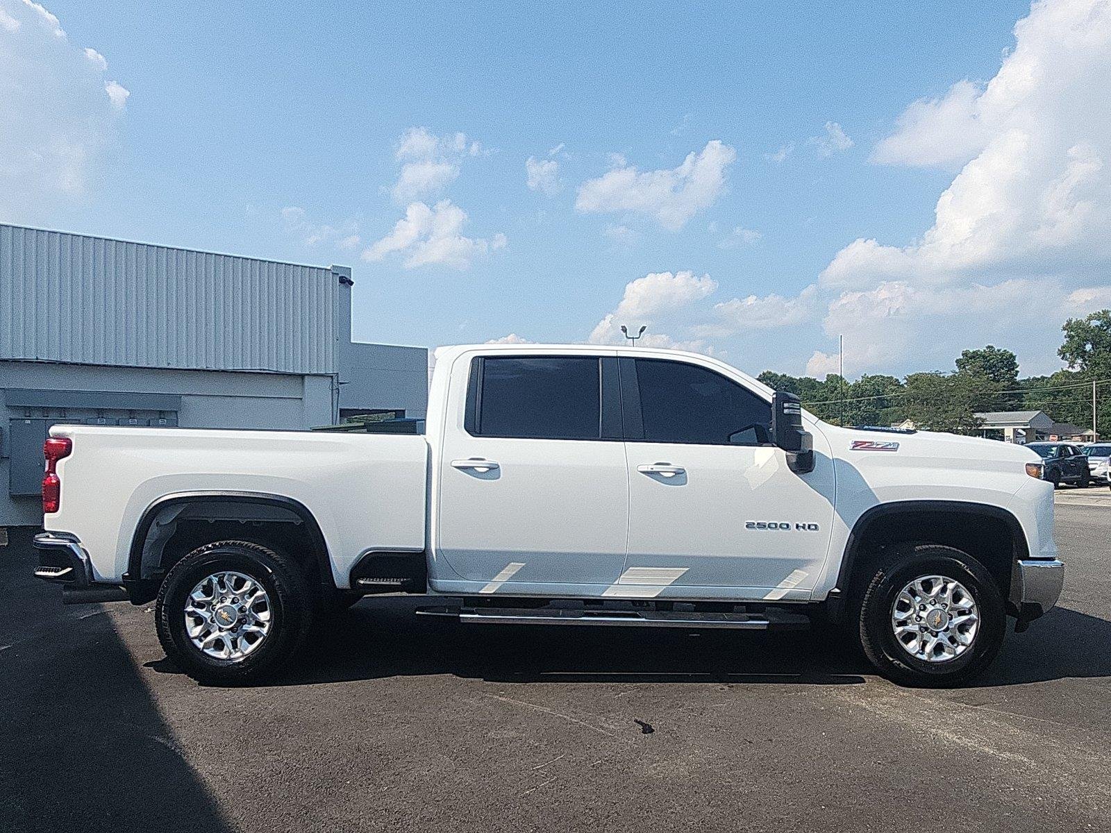 Used 2025 Summit White Chevrolet LT image 6
