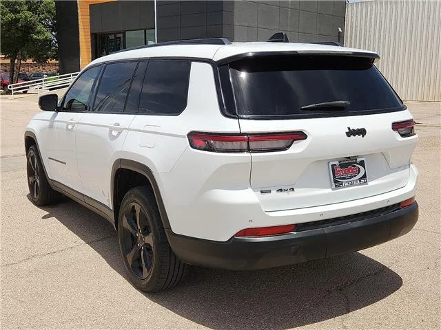 Used 2023 White Jeep Altitude 4x4 image 3