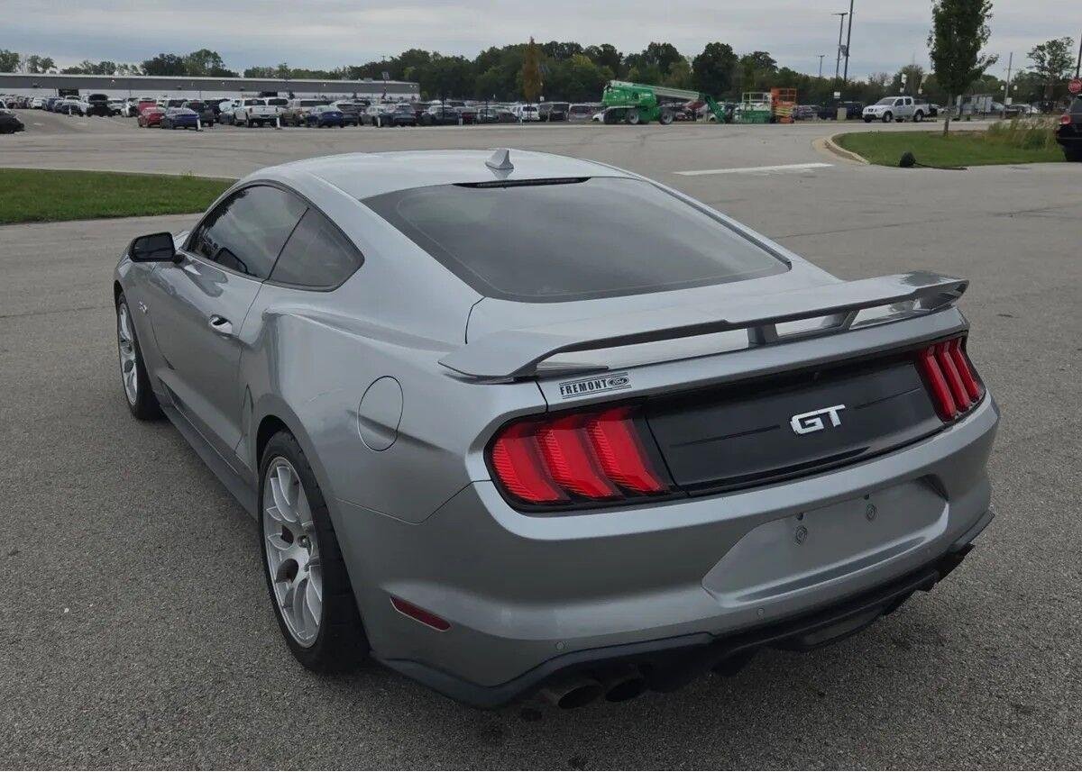 Used 2020 Iconic Silver Ford GT image 4