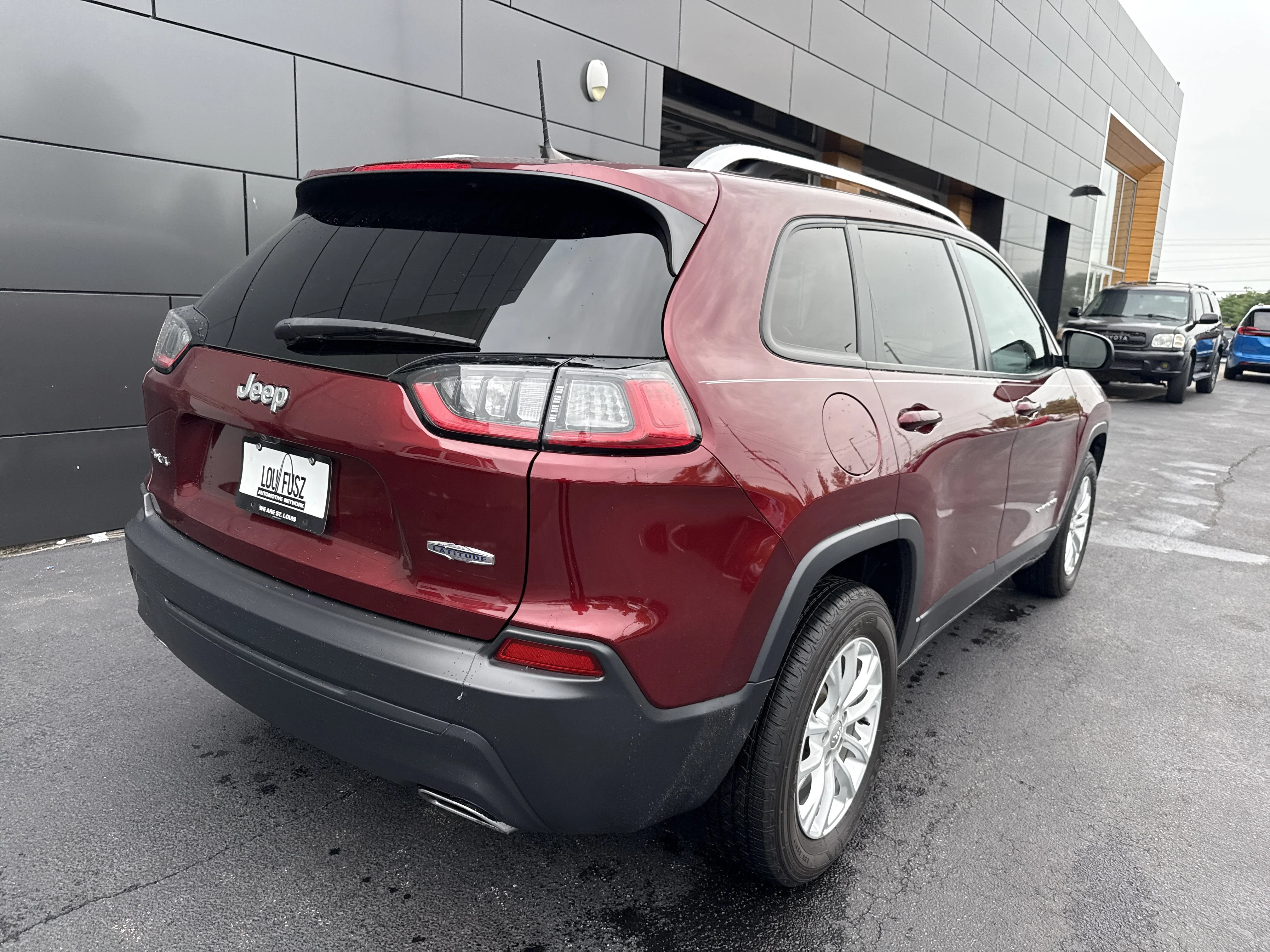 Used 2020 Velvet Red Pearlcoat Jeep Latitude image 4