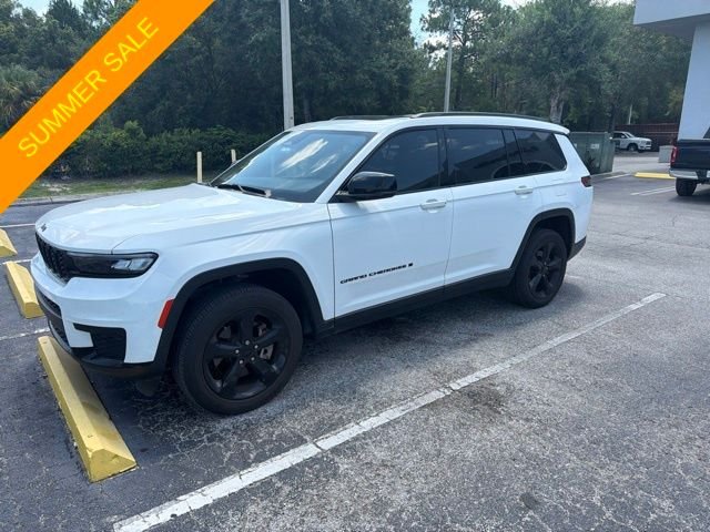 Used 2023 White Jeep Altitude image 1