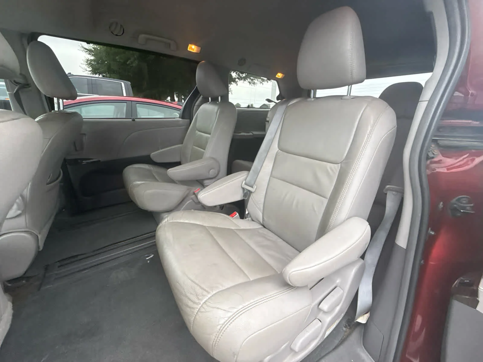 Used 2016 Salsa Red Pearl Toyota XLE image 10