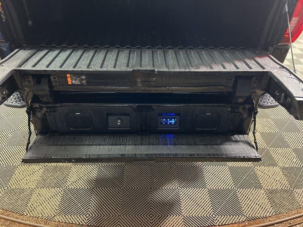 Used 2025 Onyx Black GMC Denali image 8