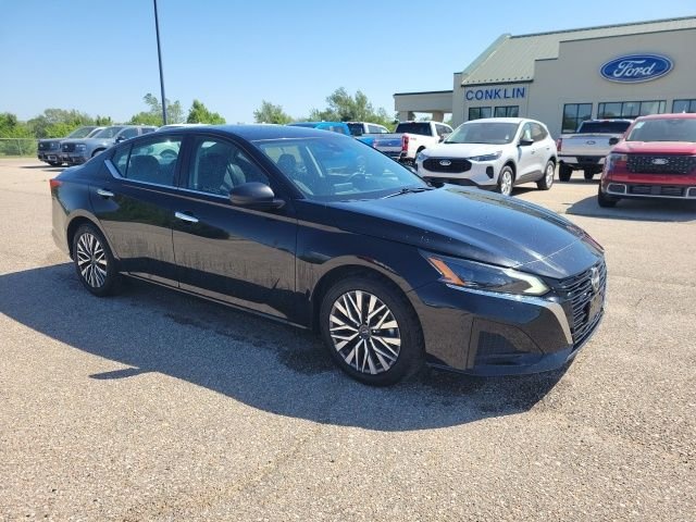 Used 2024 Super Black Nissan 2.5 SV image 19