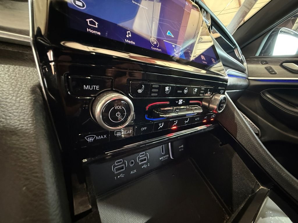 Used 2022 Black Jeep Overland image 23