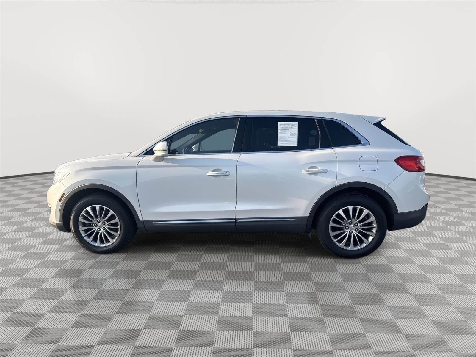 Used 2016 White Platinum Metallic Tri-Coat Lincoln Select image 10