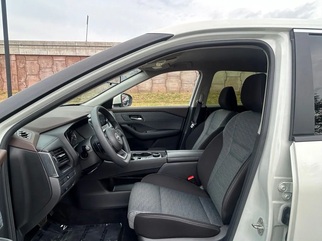 Used 2023 White Nissan SV image 9