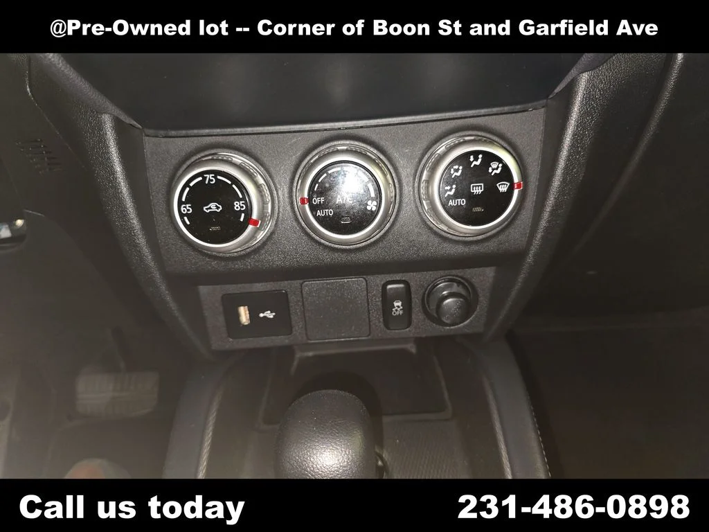 Used 2025  Mitsubishi  image 18