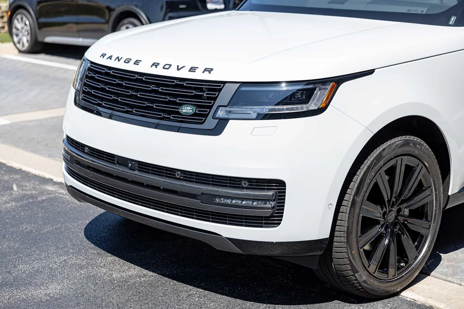 New 2026 Fuji White Land Rover SE image 37