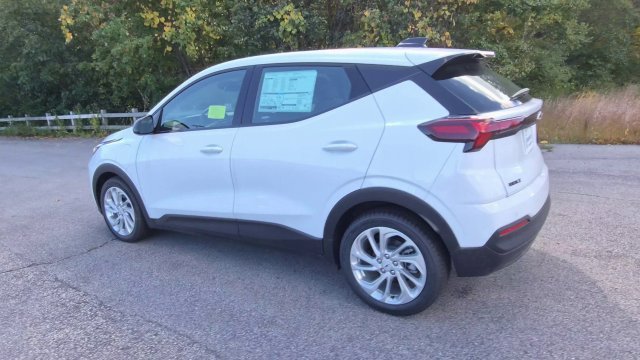 2027 Chevrolet Bolt LT - Photo 6