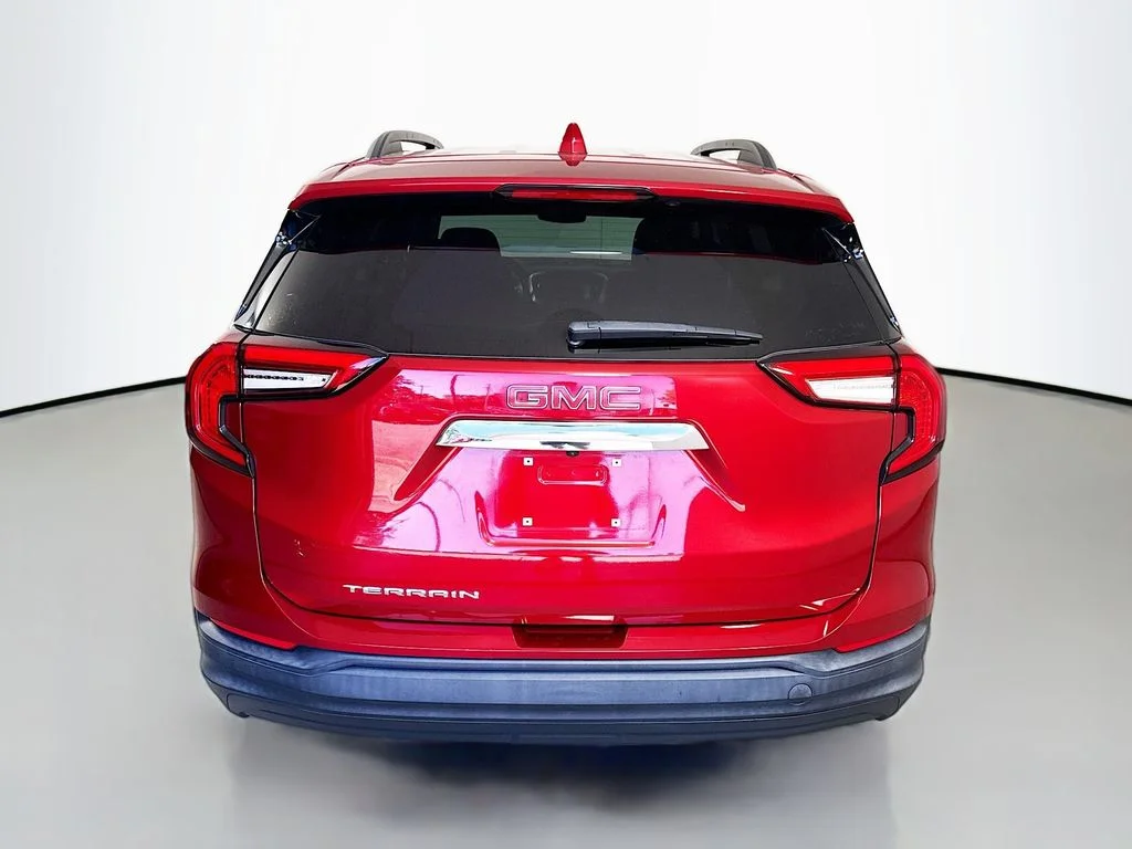 Used 2022 Cayenne Red Tintcoat GMC SLE image 11