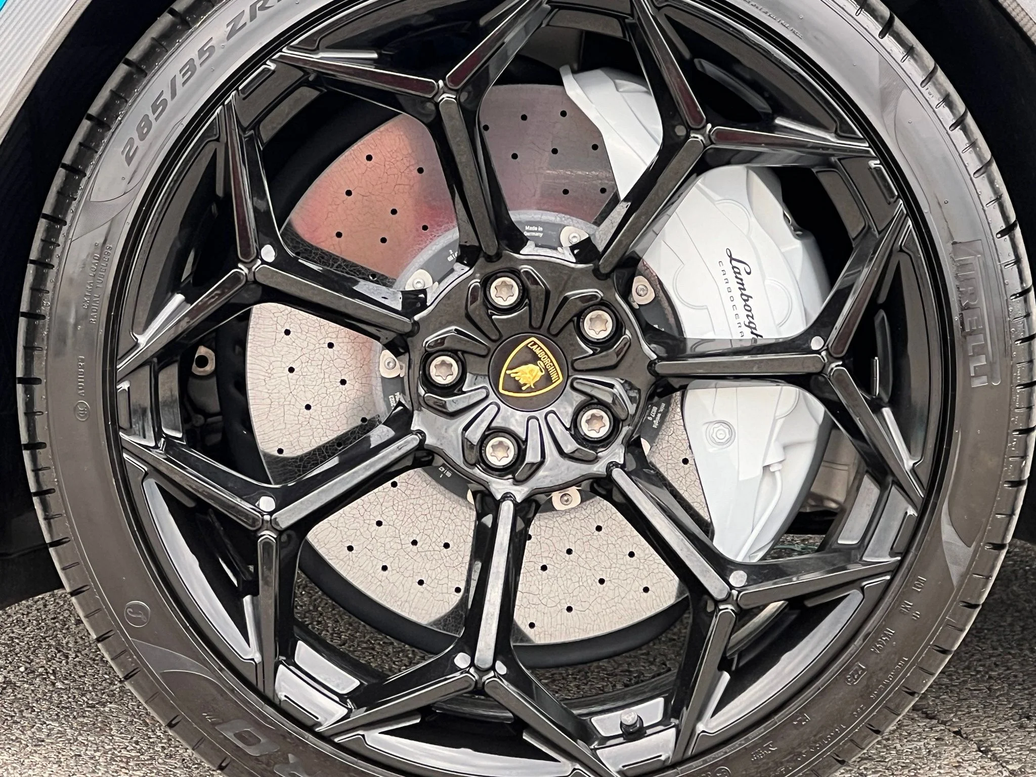 Used 2023 Blue Lamborghini Performante image 17