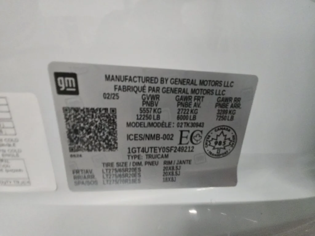 Certified Used 2025 Summit White GMC SLE image 31