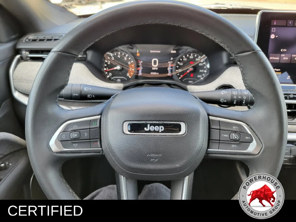 Used 2024 White Jeep Latitude image 32