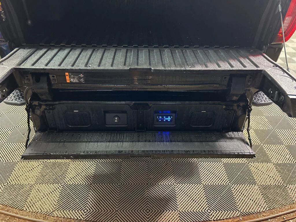 Used 2025 Onyx Black GMC Denali image 8