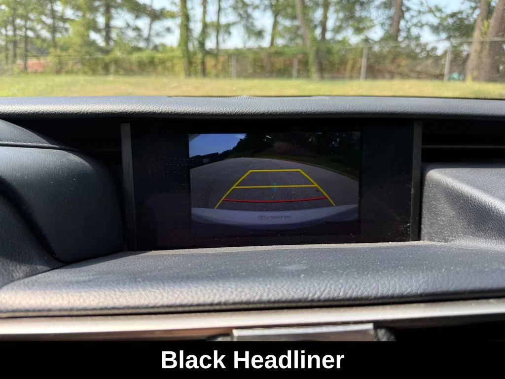 Used 2019 White Lexus 300 image 22
