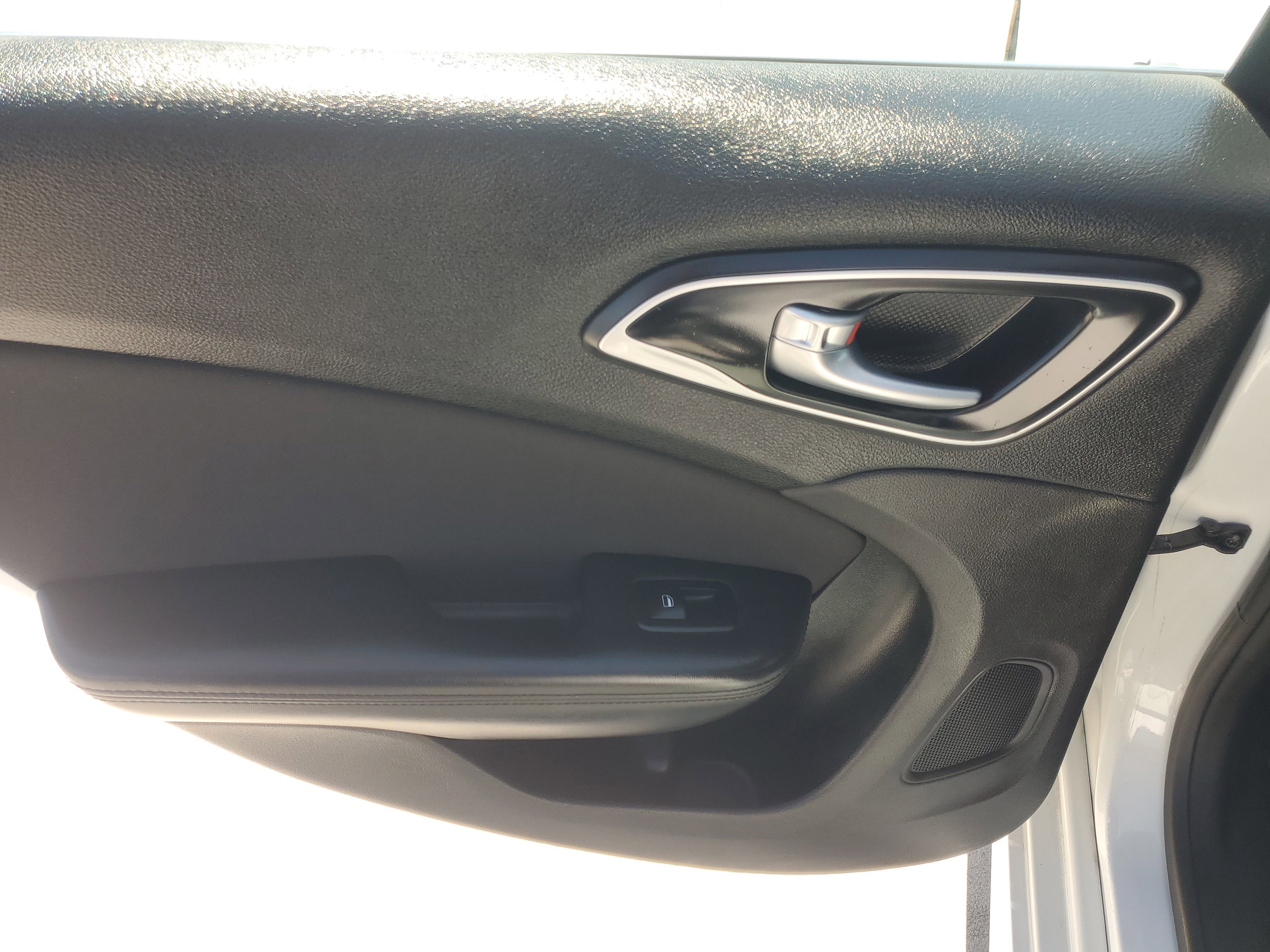 Used 2016 Bright White Clearcoat Chrysler LX image 18