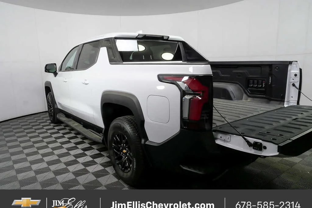 2025 Chevrolet Silverado EV LT - Photo 30