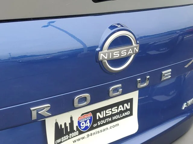Used 2023 Blue Nissan S image 4