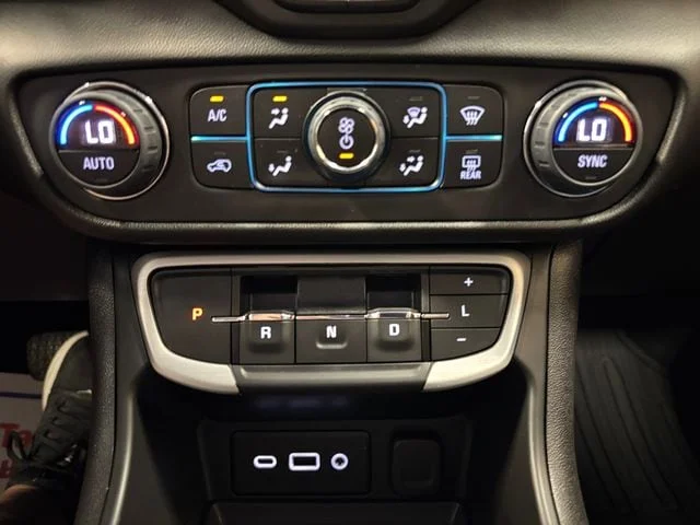 Used 2022 Marine GMC SLE image 21