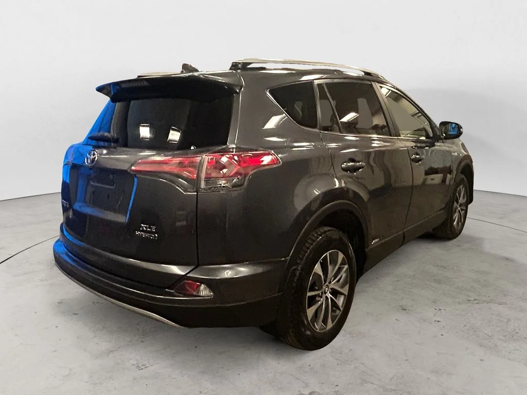 Used 2018 Magnetic Gray Toyota XLE image 5