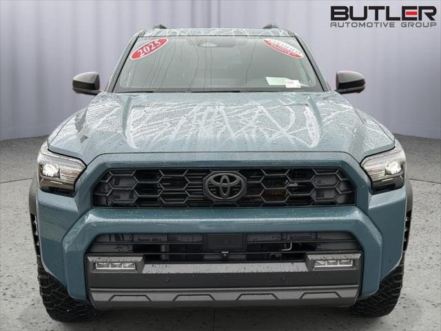 Certified Used 2025 EVEREST Toyota  image 9