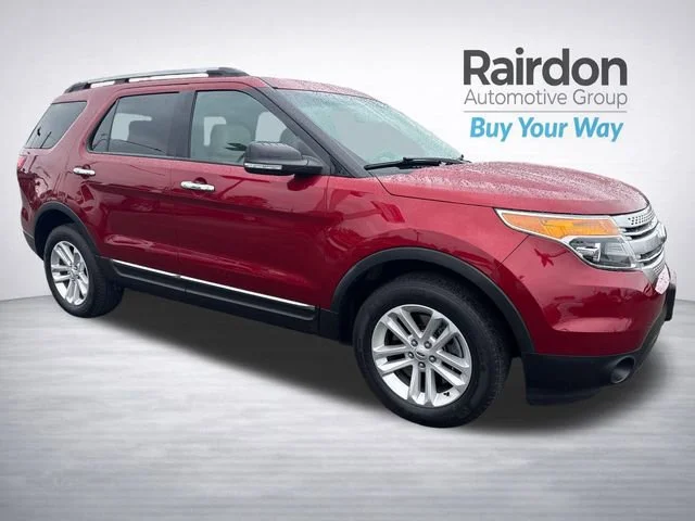 Used 2013 Ruby Red Metallic Ford XLT image 1