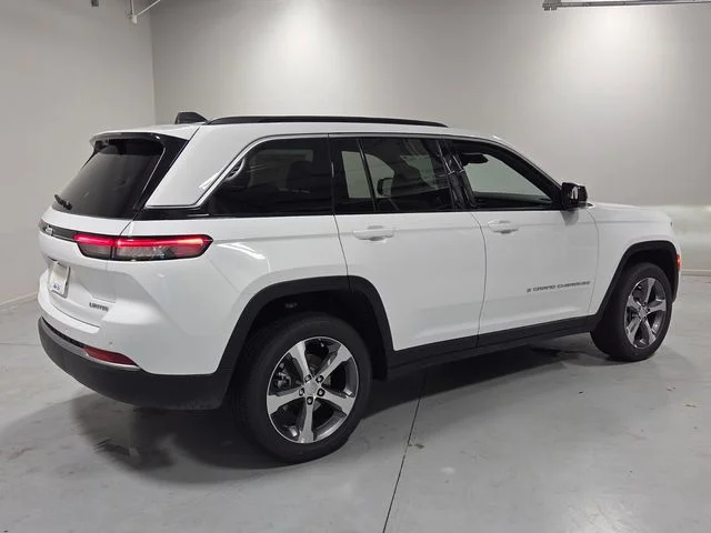 New 2026 Bright White Clear-Coat Exterior Paint Jeep Limited image 14
