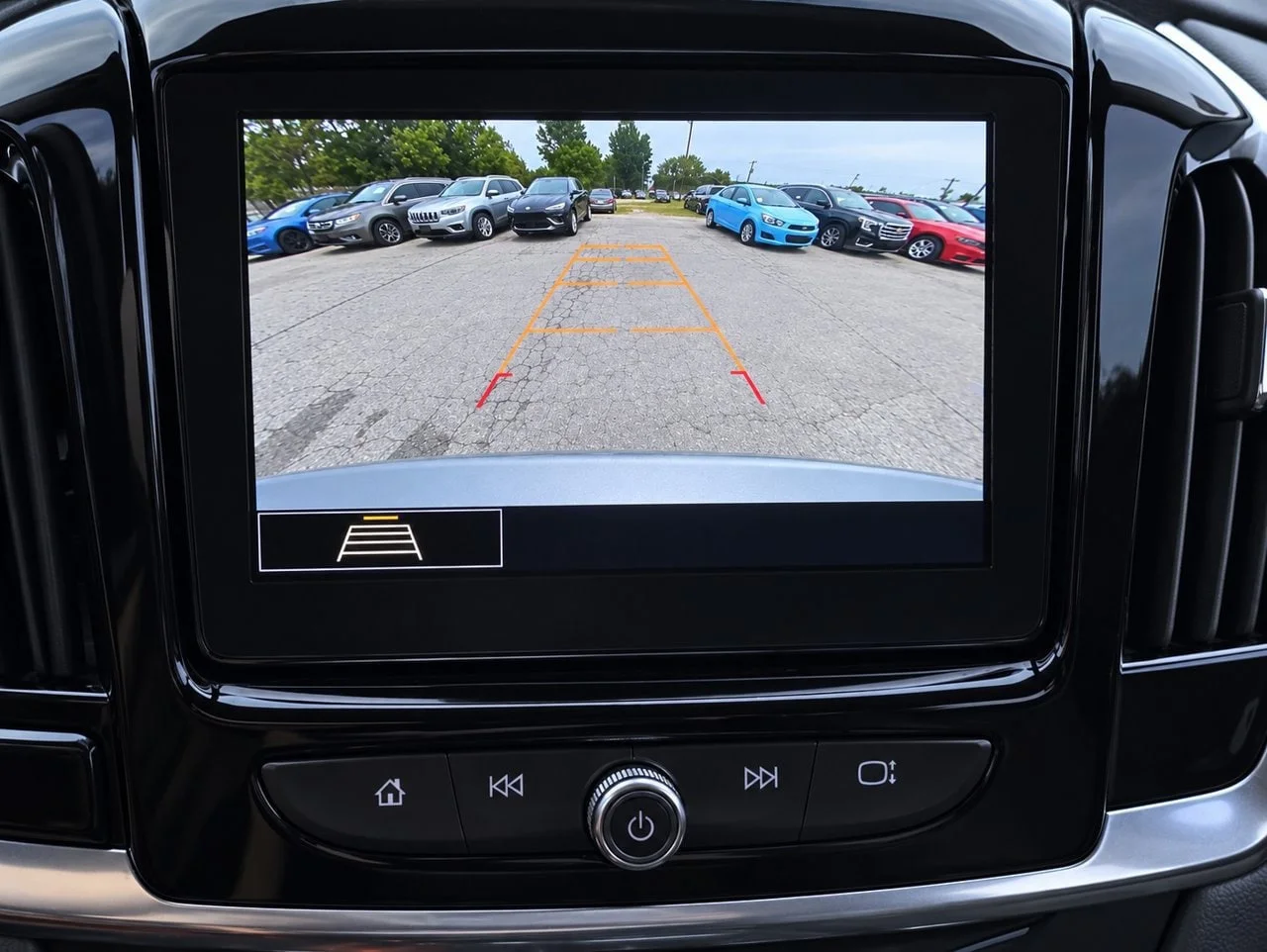 Used 2021 Silver Ice Chevrolet LT Cloth w/1LT image 16