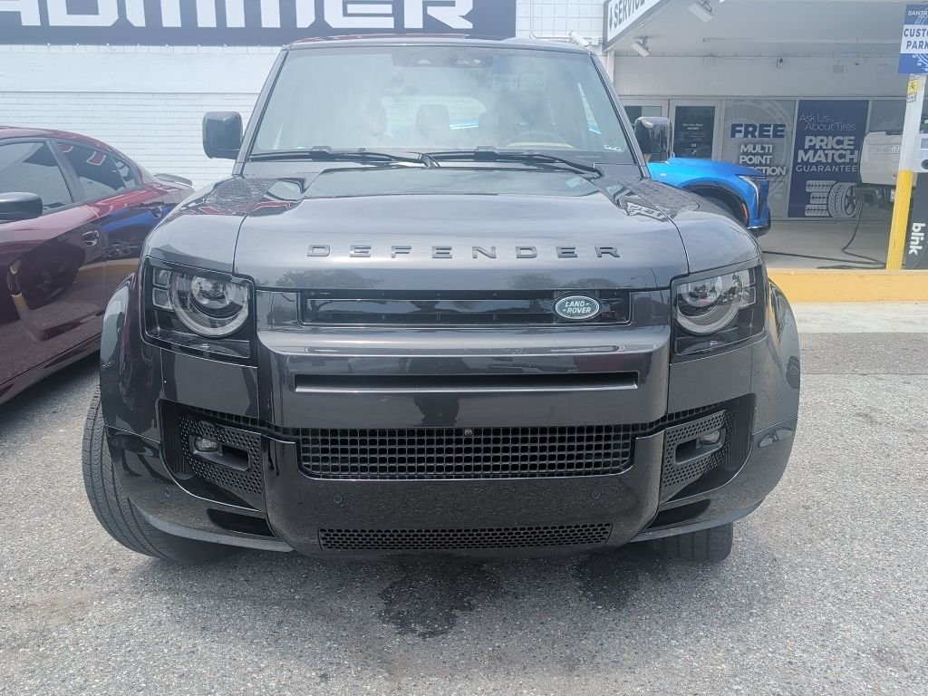 2025 Land Rover Defender 130 V8 P500's photo