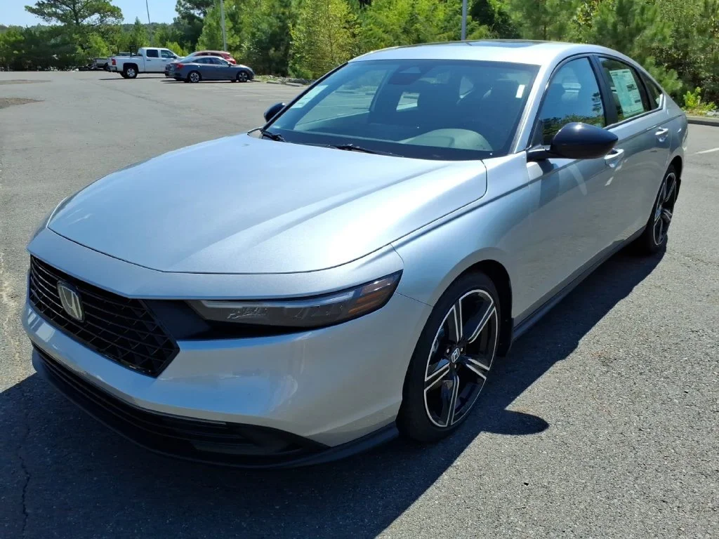 New 2026 Solar Silver Metallic Honda Sport Hybrid image 6