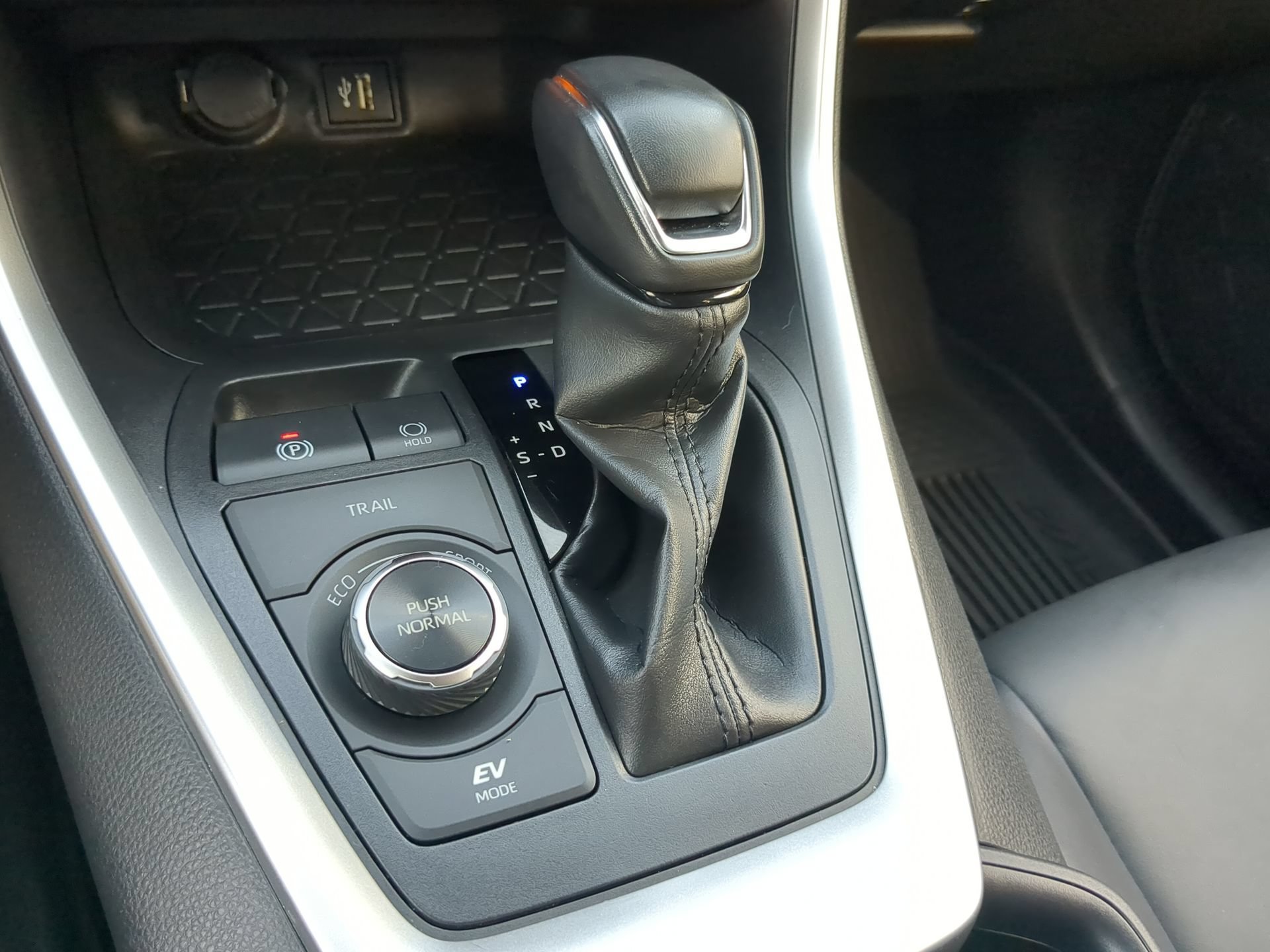 Used 2023 Midnight Black Metallic Toyota Hybrid XLE Premium image 63