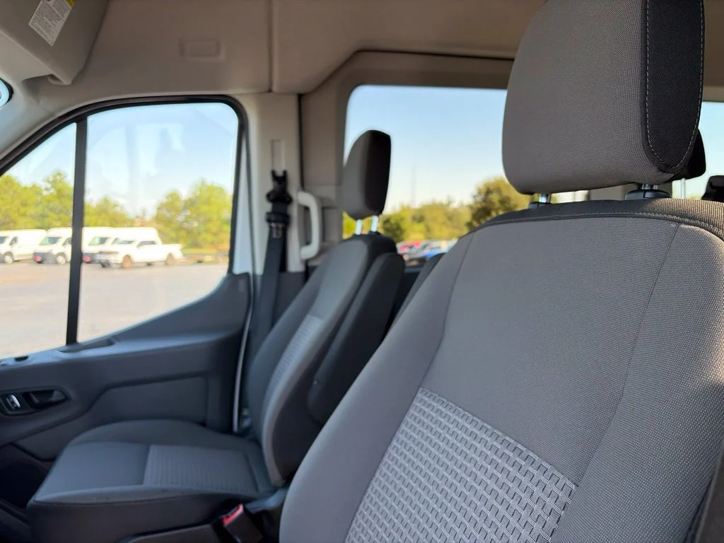 Used 2025 Oxford White Ford XLT image 13