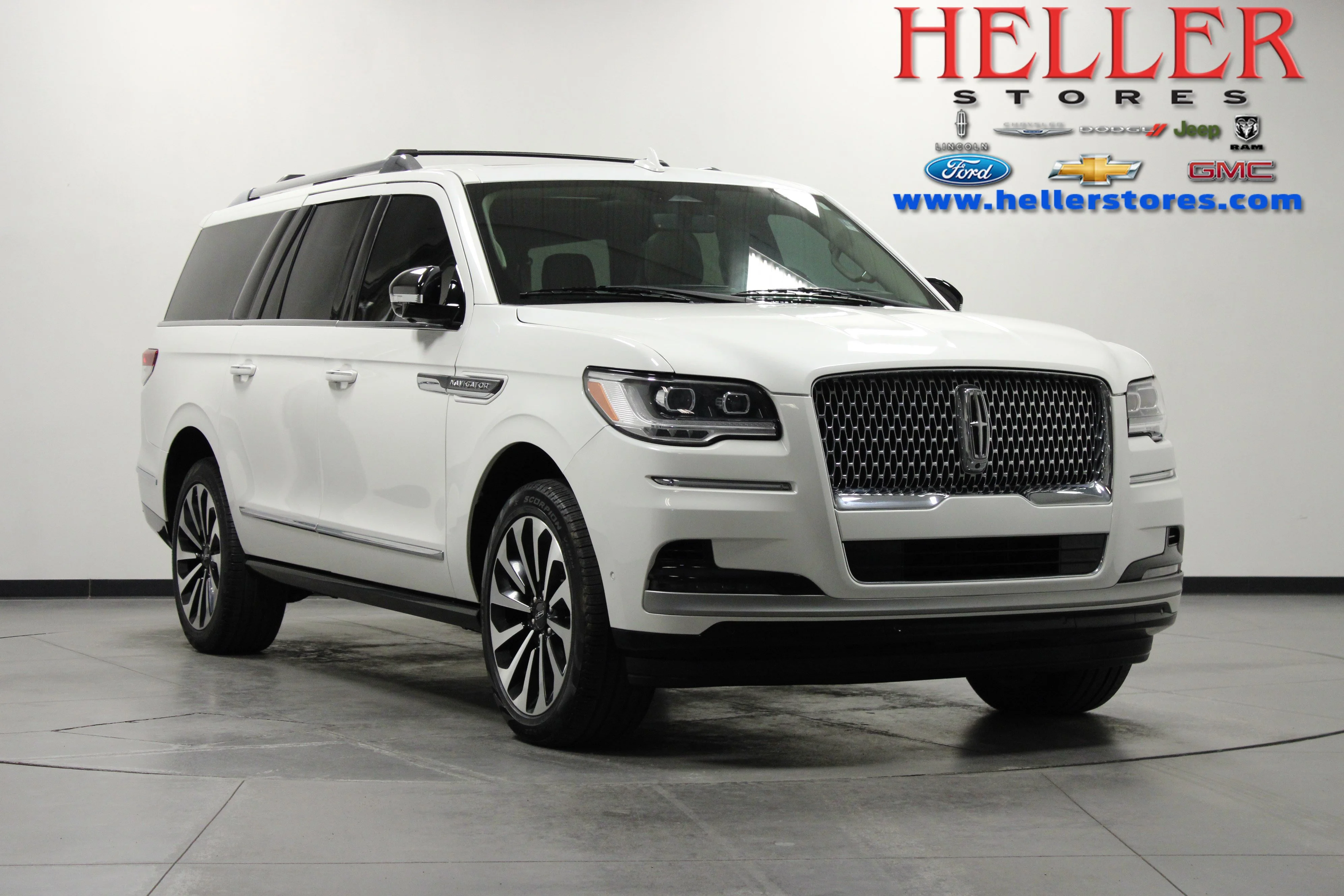 Used 2024 White Metallic Lincoln Reserve image 1