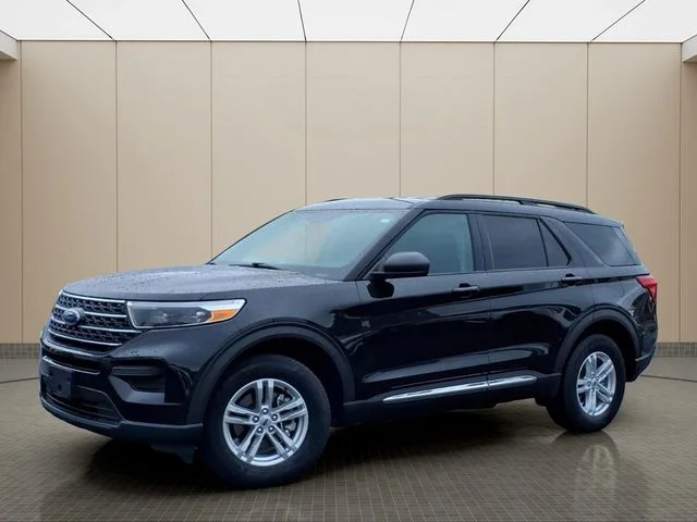 Used 2023 Black Ford XLT image 2
