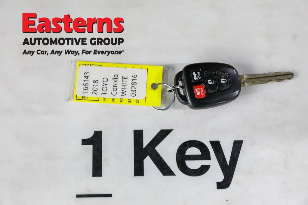 Used 2018 White Toyota SE image 23