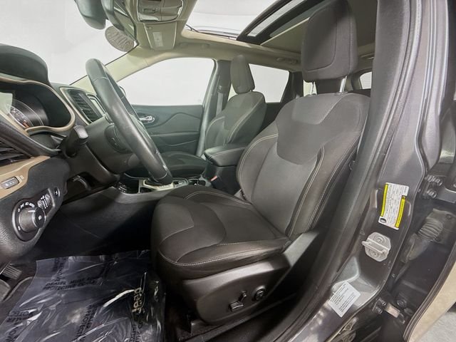 Used 2016 Gray Jeep Latitude image 19