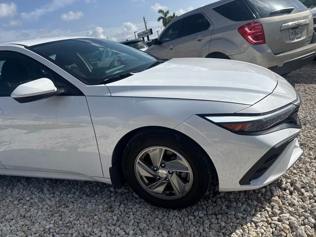 Used 2024 White Hyundai SE image 4