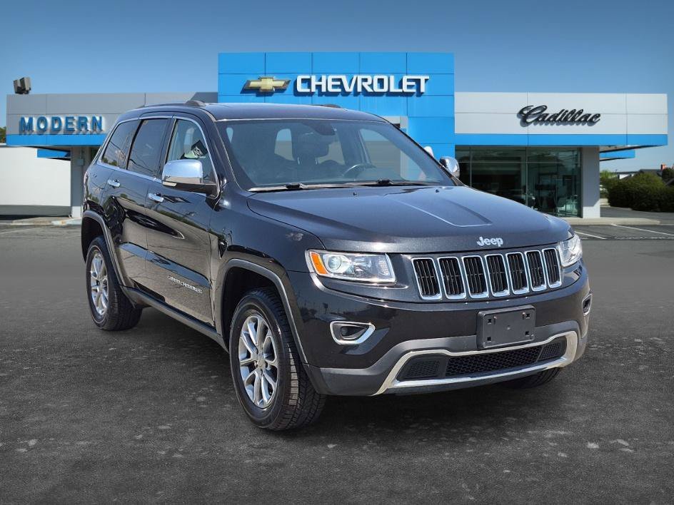 Used 2016 Brilliant Black Crystal Pearlcoat Jeep Limited image 7