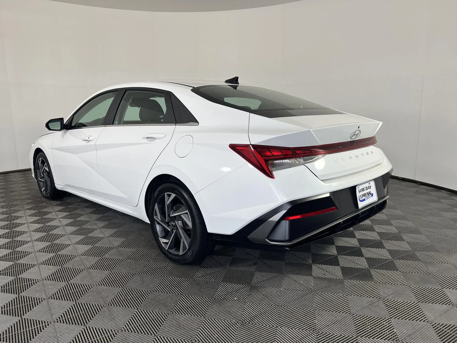 Used 2024 Serenity White Hyundai SEL image 28