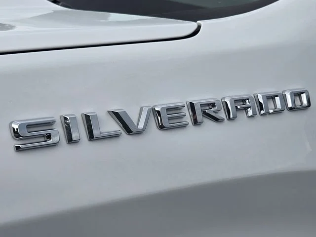 Used 2025 White Chevrolet LT image 26
