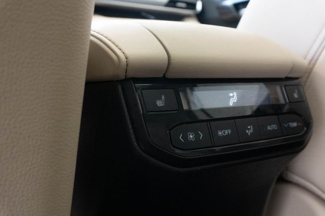 Used 2024  Toyota Platinum image 11