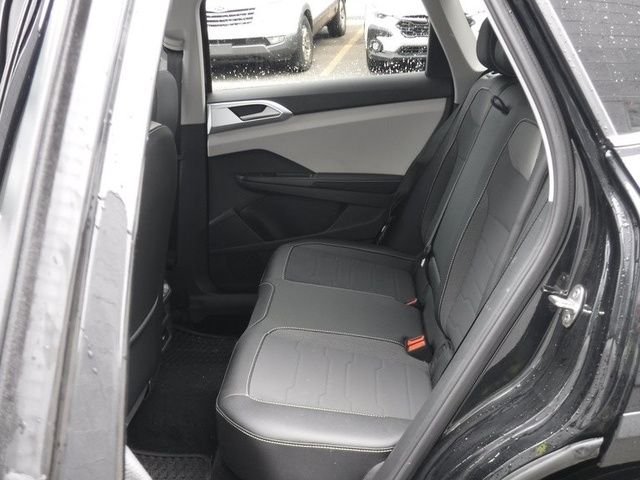 Certified Used 2025 Black Volkswagen 1.5T SE image 29