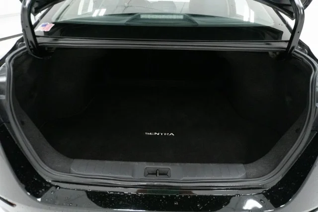 Used 2025 Super Black Nissan SR image 10